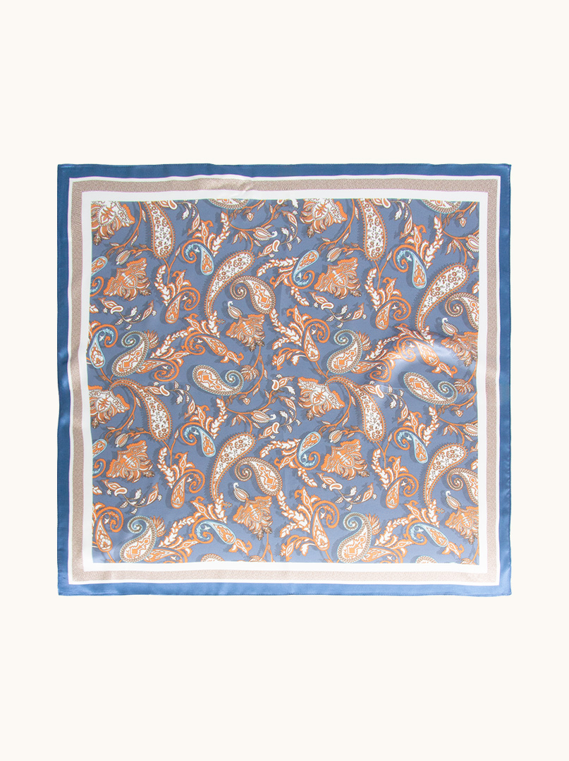 Średnia  apaszka jedwabna w paisley na kobaltowym tle 68cm x 68 cm zdjęcie 1