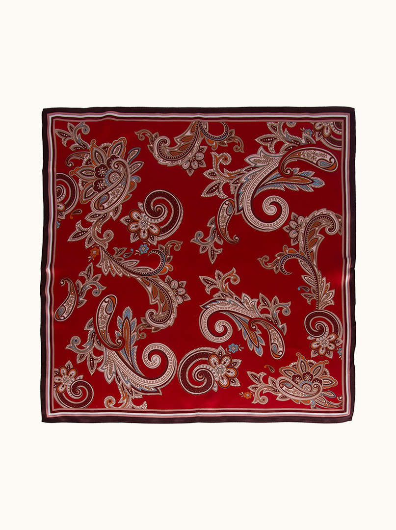 Gawroszka jedwabna  na czerwonym tle  z brązową obwódką z motywem paisley  53 cm x 53 cm  zdjęcie 2