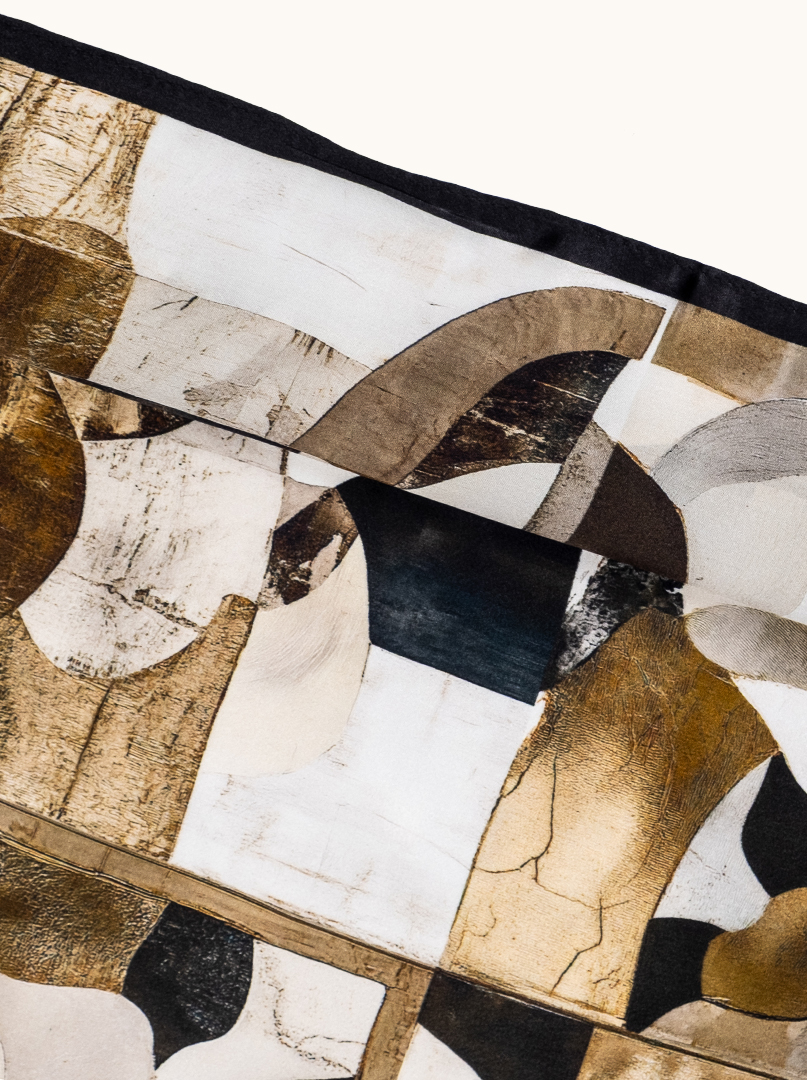 Mała apaszka jedwabna damska gawroszka z geometrycznym wzorem 53cm x 53cm zdjęcie 4