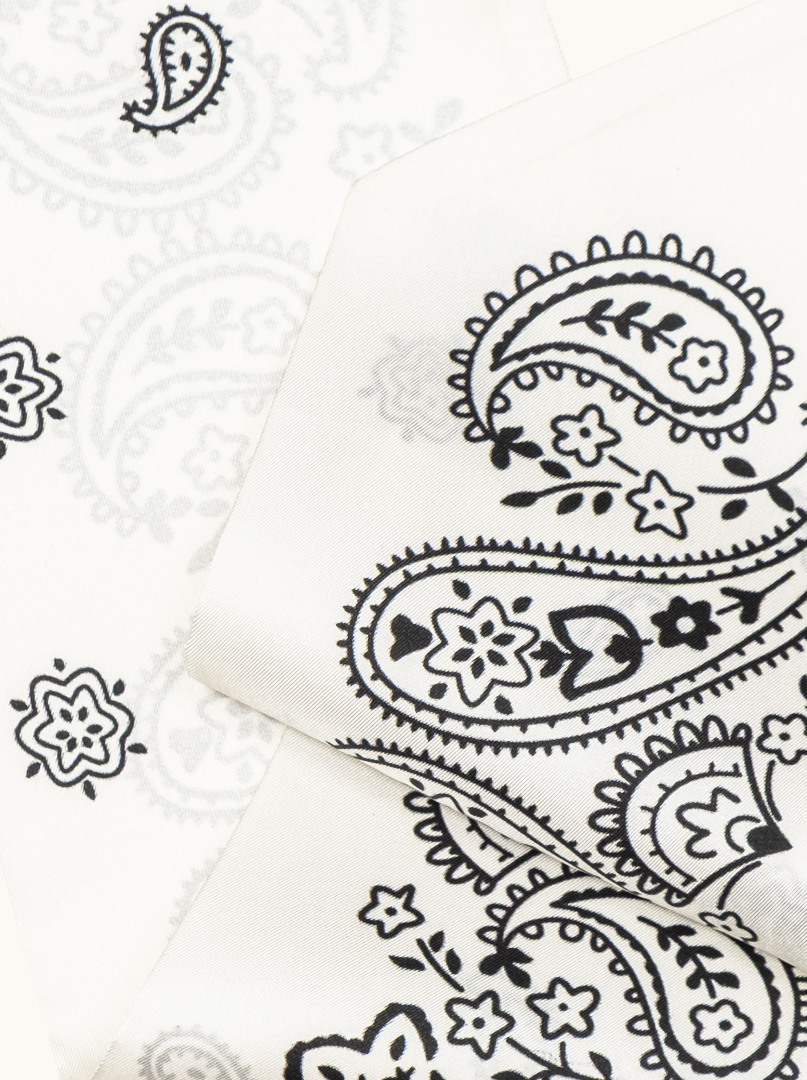 Jedwabna apaszka twilly karwatka czarno- biała  ze wzorem paisley 12cm x120 cm zdjęcie 3