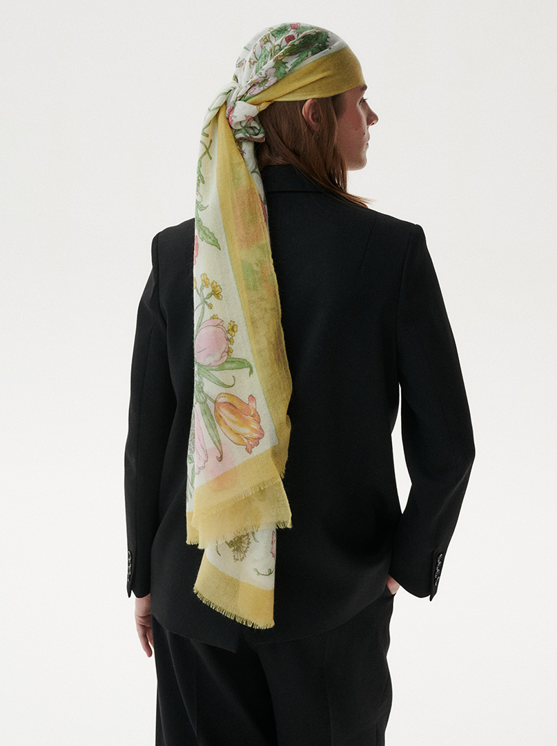 Ekskluzywny szal kaszmirowy w kwiaty z żółtą lamówką 75 cm x 200 cm PREMIUM zdjęcie 1