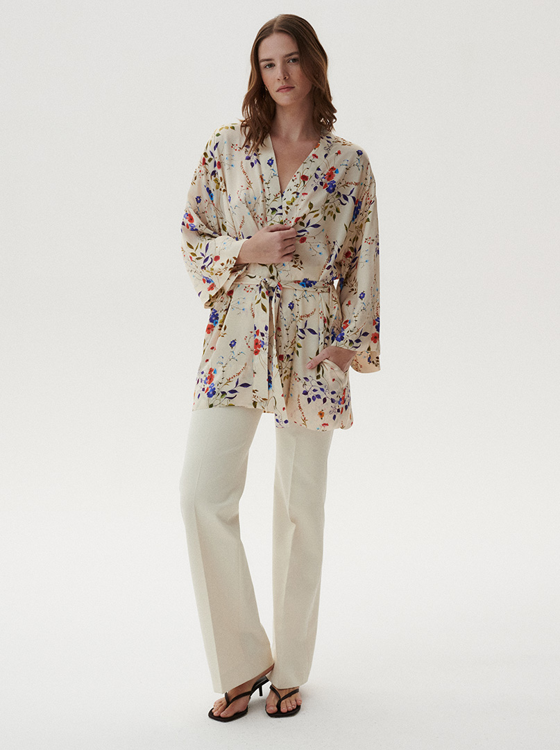 Szlafrok kimono z wiskozy kremowy w kwiaty  PREMIUM  zdjęcie 3
