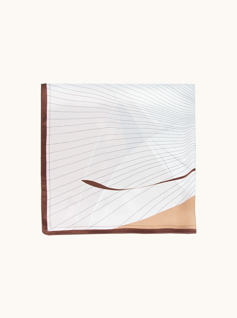 Mała apaszka jedwabna damska gawroszka beżowa we wzory geometryczne 53cm x 53cm zdjęcie 3