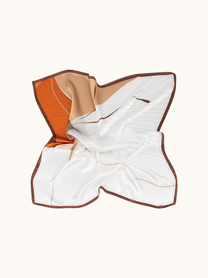 Mała apaszka jedwabna damska gawroszka beżowa we wzory geometryczne 53cm x 53cm zdjęcie 2