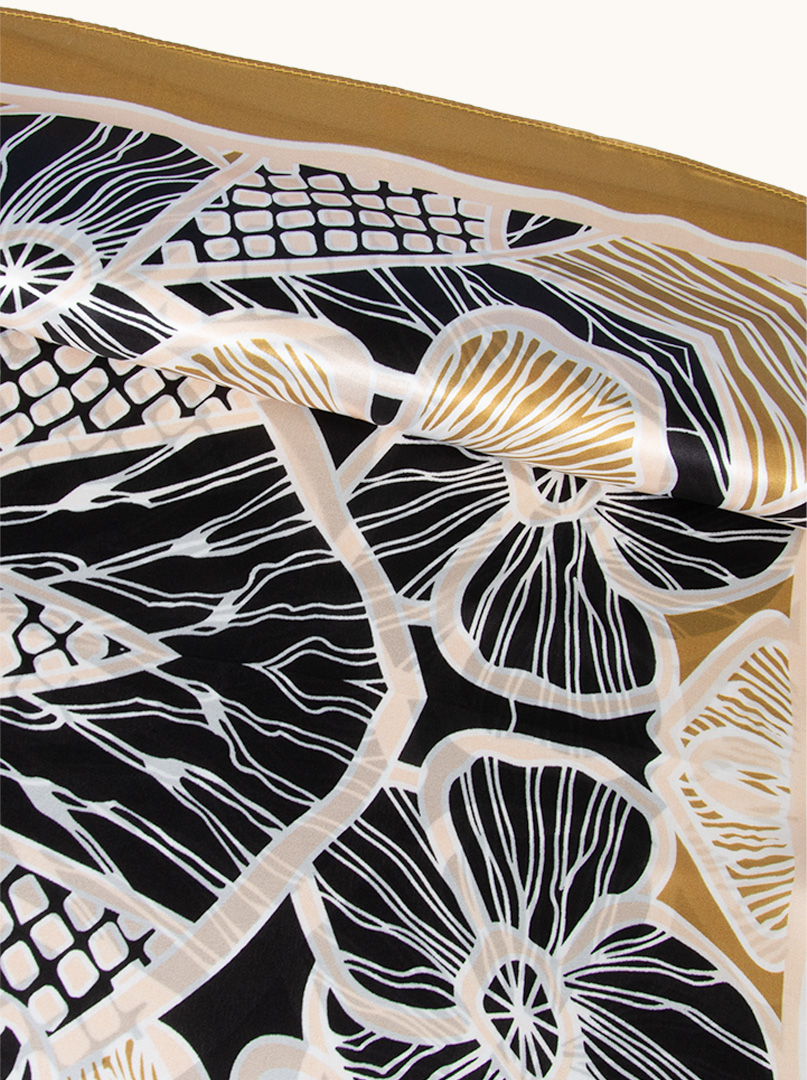 Duża apaszka jedwabna w odcieniach złota i czerni 90cm x 90cm  zdjęcie 4