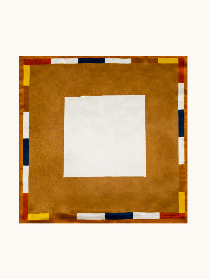 Mała apaszka jedwabna damska gawroszka karmelowym odcieniu z geometryczną ramą 53cm x 53cm zdjęcie 2
