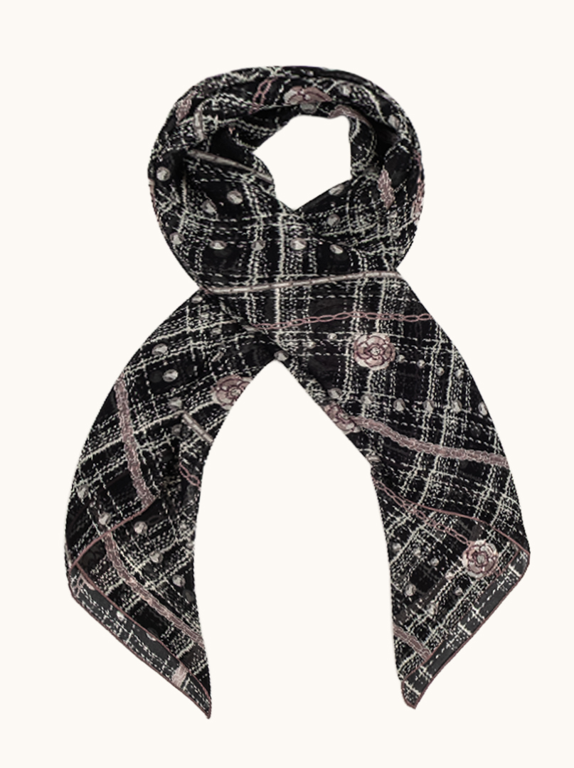 Duża chusta jedwab morwowy kratka perły róże na czerni 105 cm x110 cm  zdjęcie 1