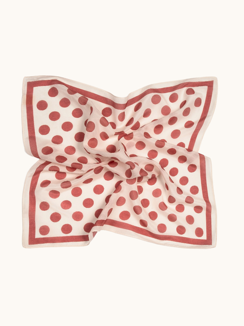 Mała apaszka bawełna z jedwabiem morwowym czerwone grochy  53cm x53cm zdjęcie 3