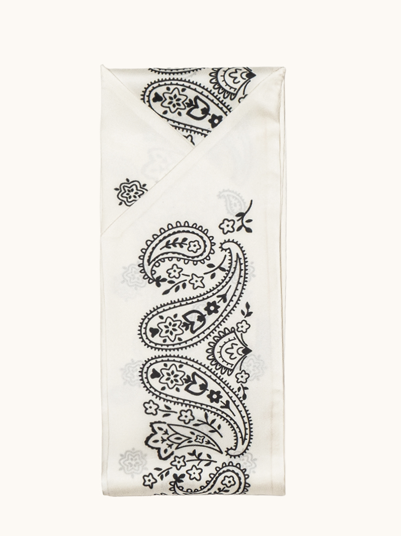 Jedwabna apaszka twilly karwatka czarno- biała  ze wzorem paisley 12cm x120 cm zdjęcie 2