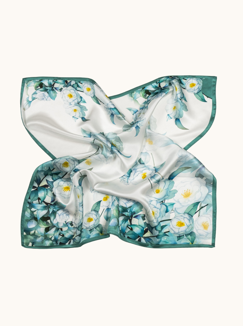 Apaszka jedwabna w odcieniach bieli i szmaragdu  68cm x 68cm  zdjęcie 1
