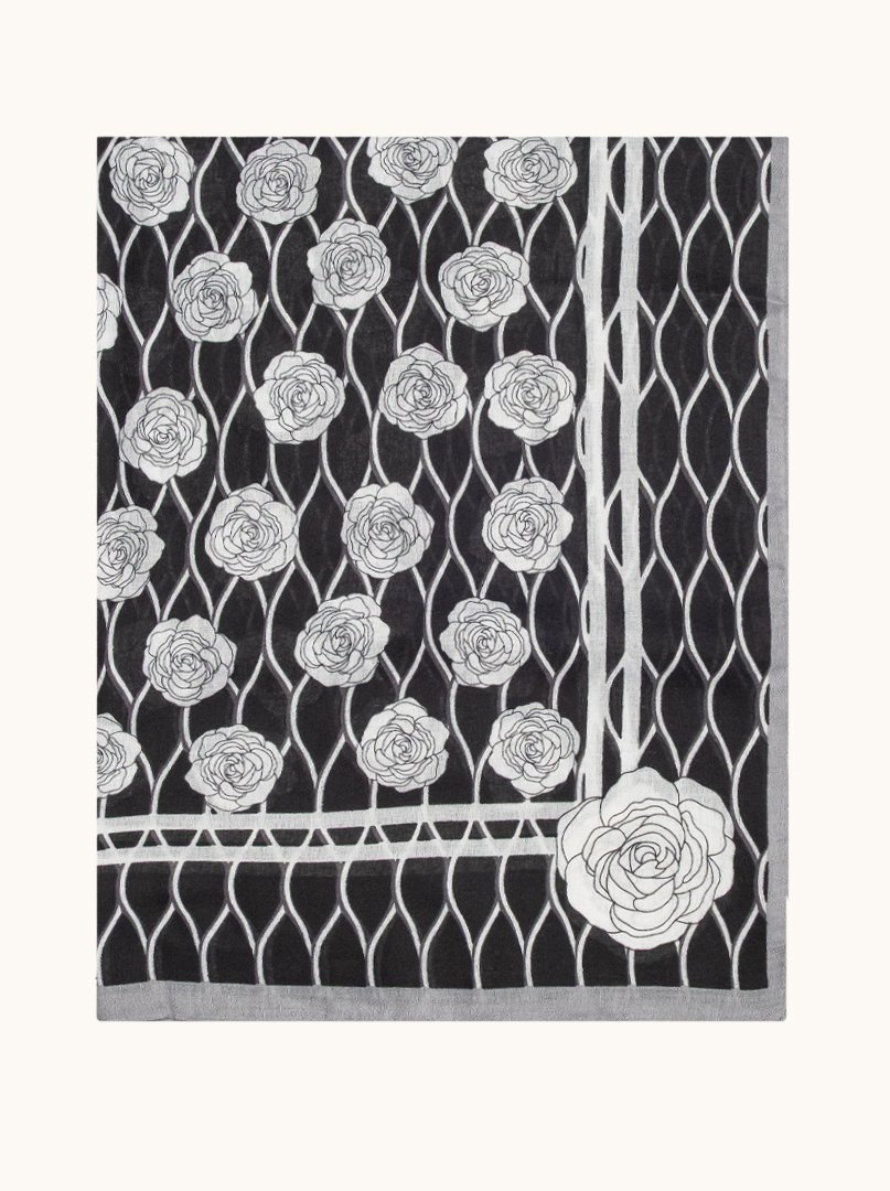 Lekki szal wiskoza 100% w czarno-białe róże 70 cm x180 cm zdjęcie 2