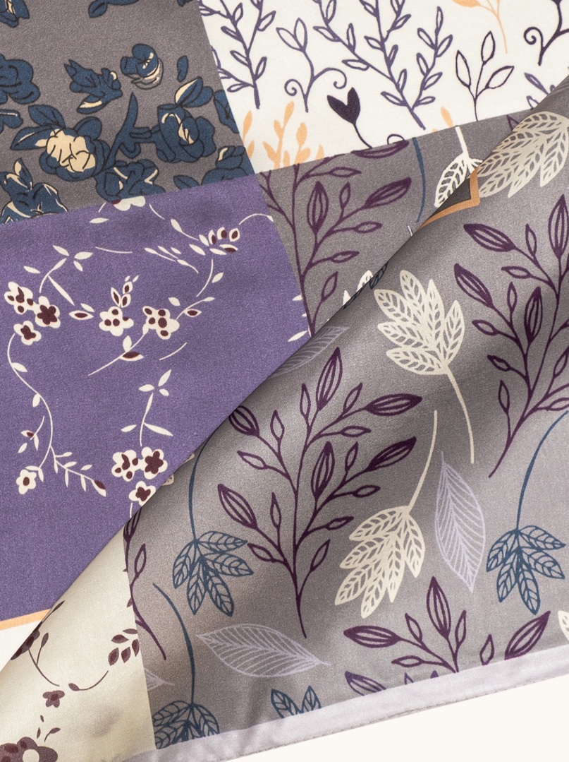 Apaszka jedwabna fioletowa z drobnymi kwiatuszkami 65x65 cm  zdjęcie 4