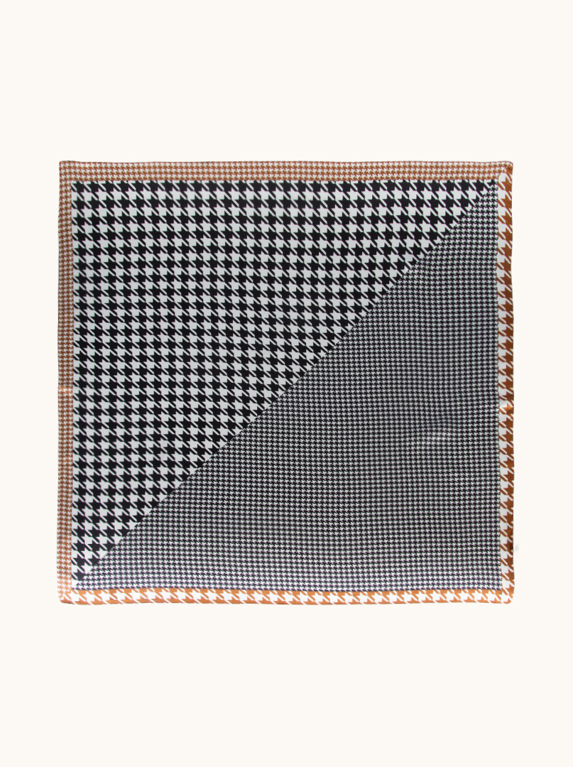 Duża apaszka jedwabna czarno-biała pepitka z karmelową ramką 88cm x88cm  zdjęcie 2