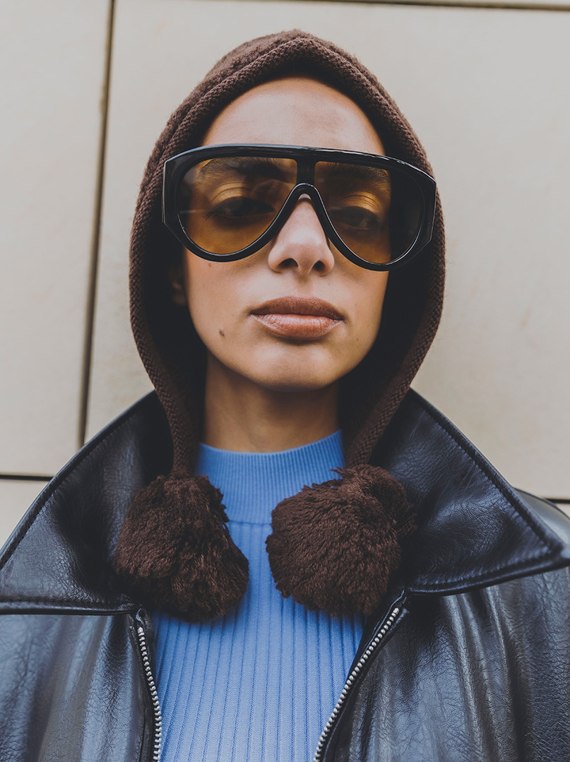 Czapka uszatka z pomponami 100% wełna brązowa PREMIUM zdjęcie 1