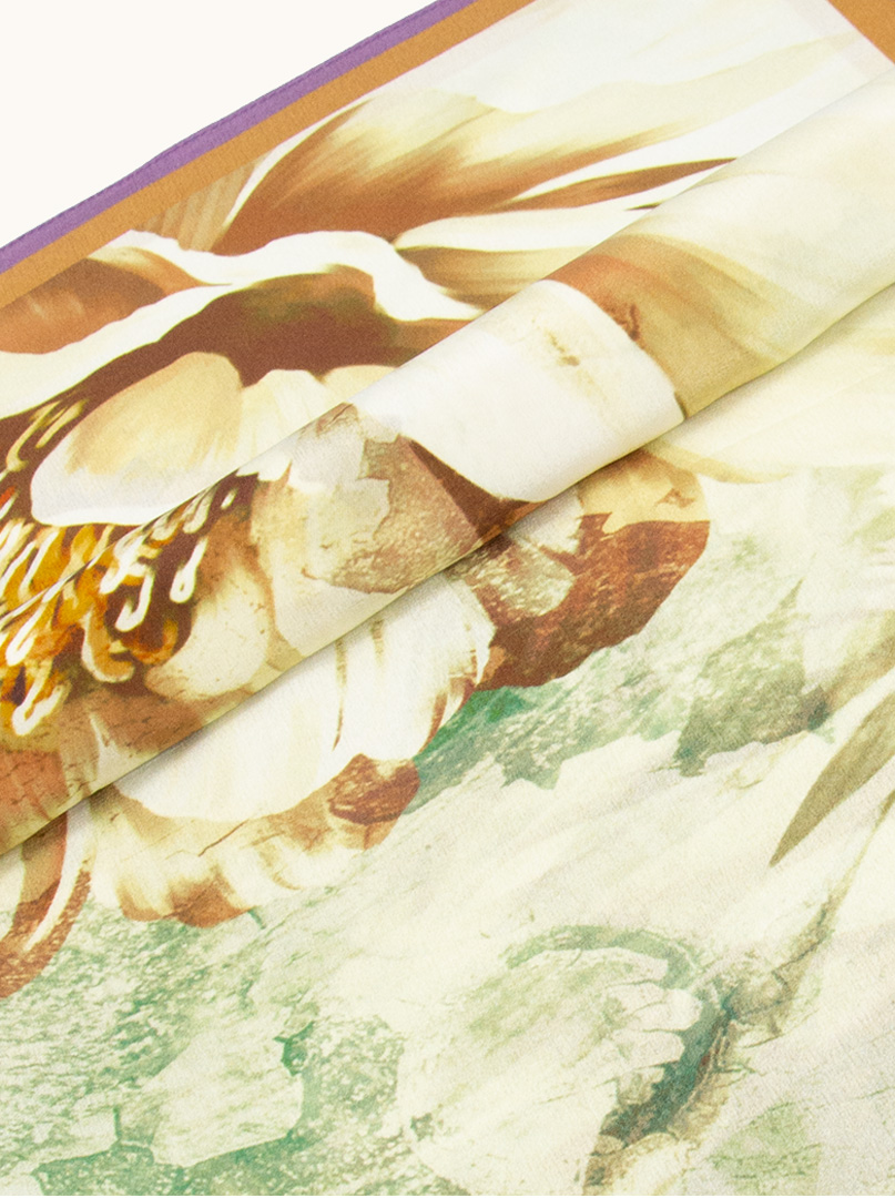 Apaszka jedwabna beżowo-kremowa w kwiaty 68x68cm zdjęcie 2