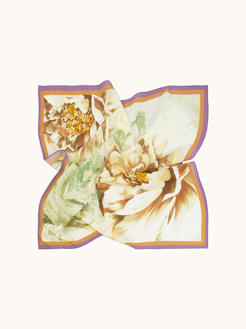 Apaszka jedwabna beżowo-kremowa w kwiaty 68x68cm zdjęcie 4