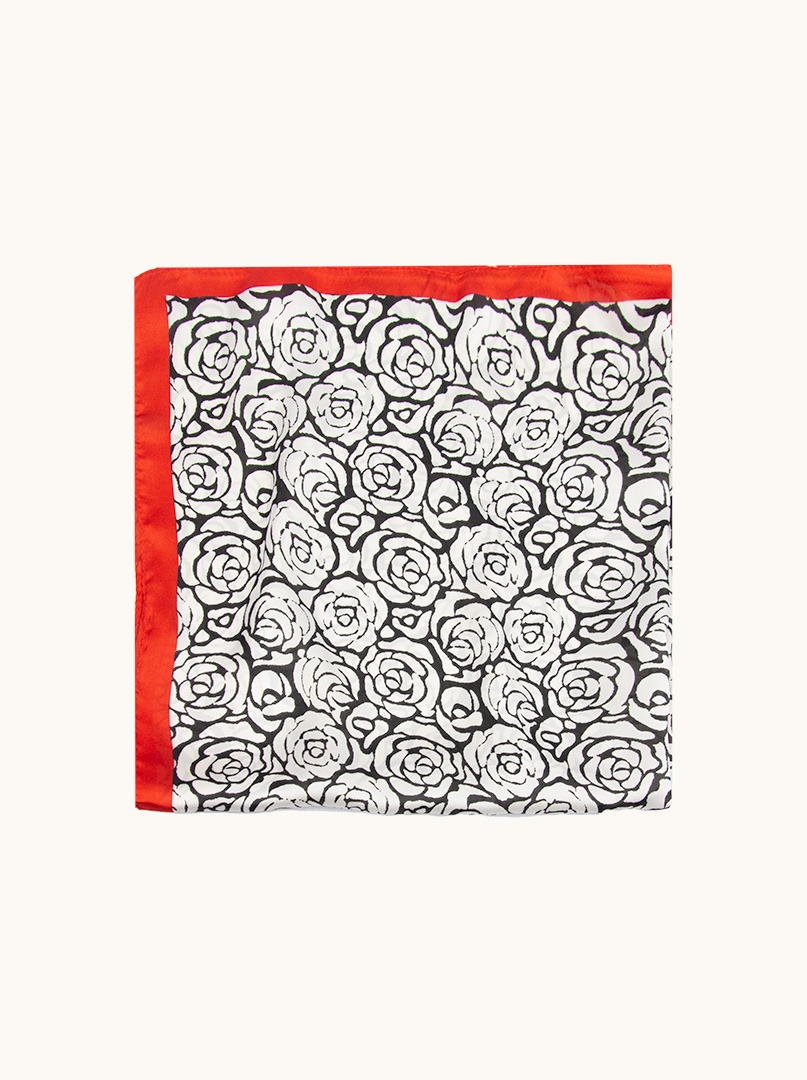 Apaszka z poliestru w róże z czerwoną obwódką 68cm x 68 cm zdjęcie 4