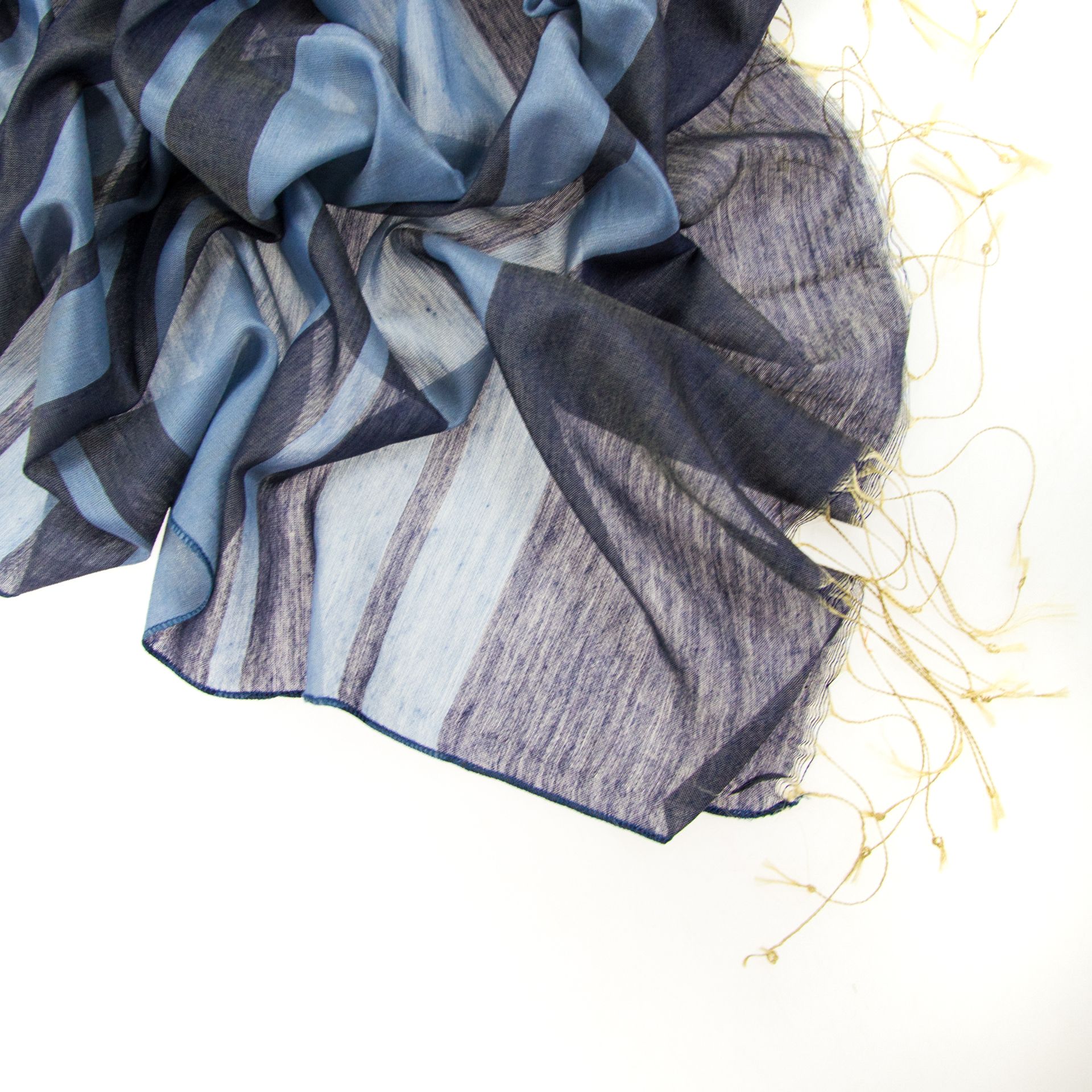 Denimowy wiskozowy szal niebieski  w pasy 110x160 cm - Allora zdjęcie 3