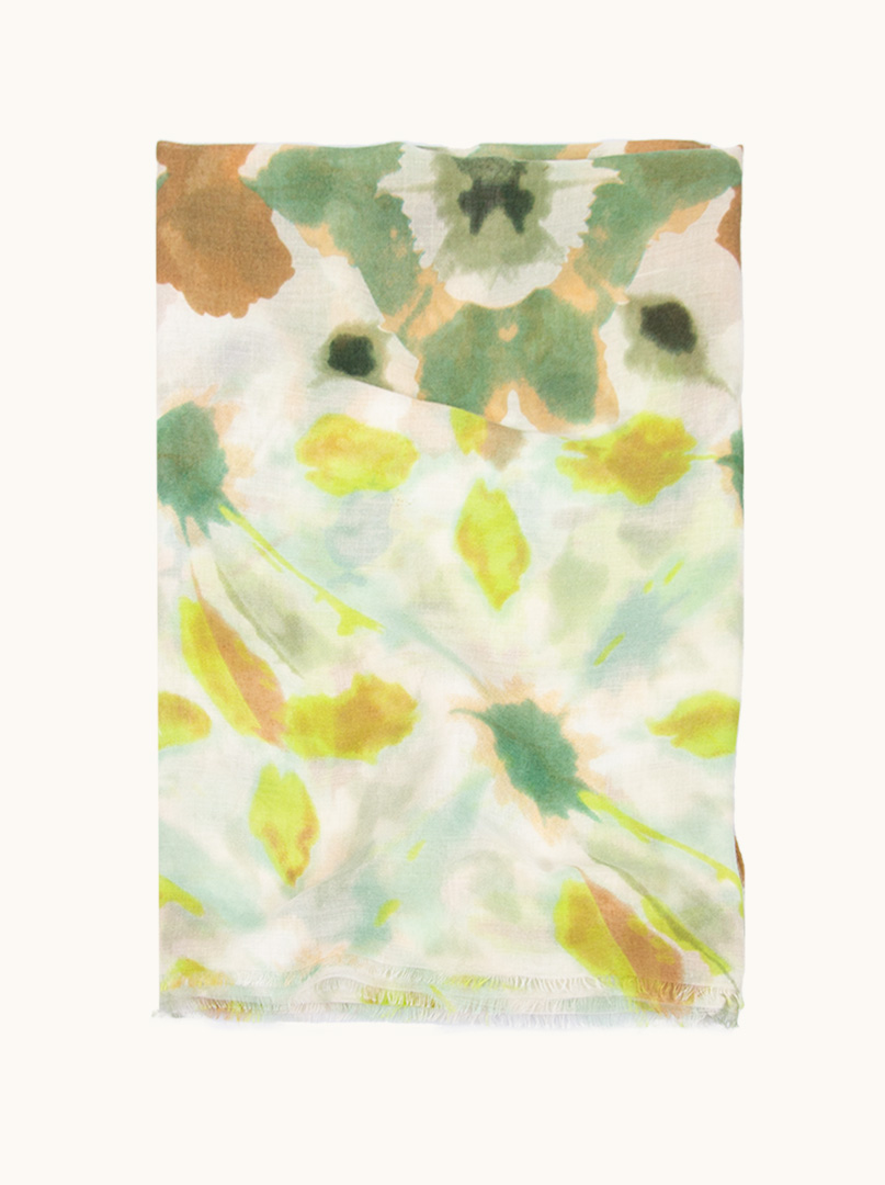Szal wiskoza zielony w malarskie kwiaty  80 cm x 160 cm zdjęcie 3