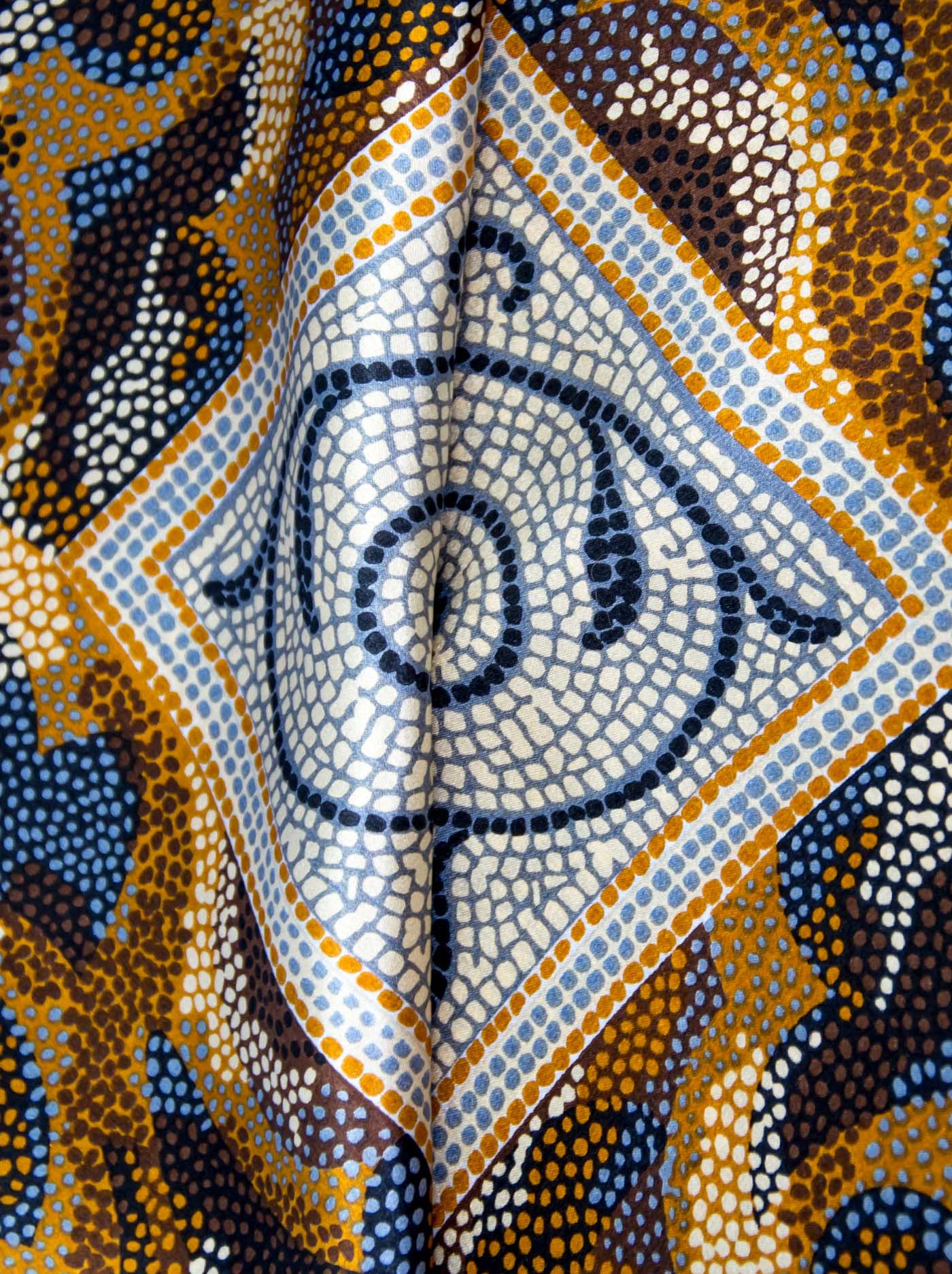 Apaszka z jedwabiu  z mozaikowym wzorem zdjęcie 3