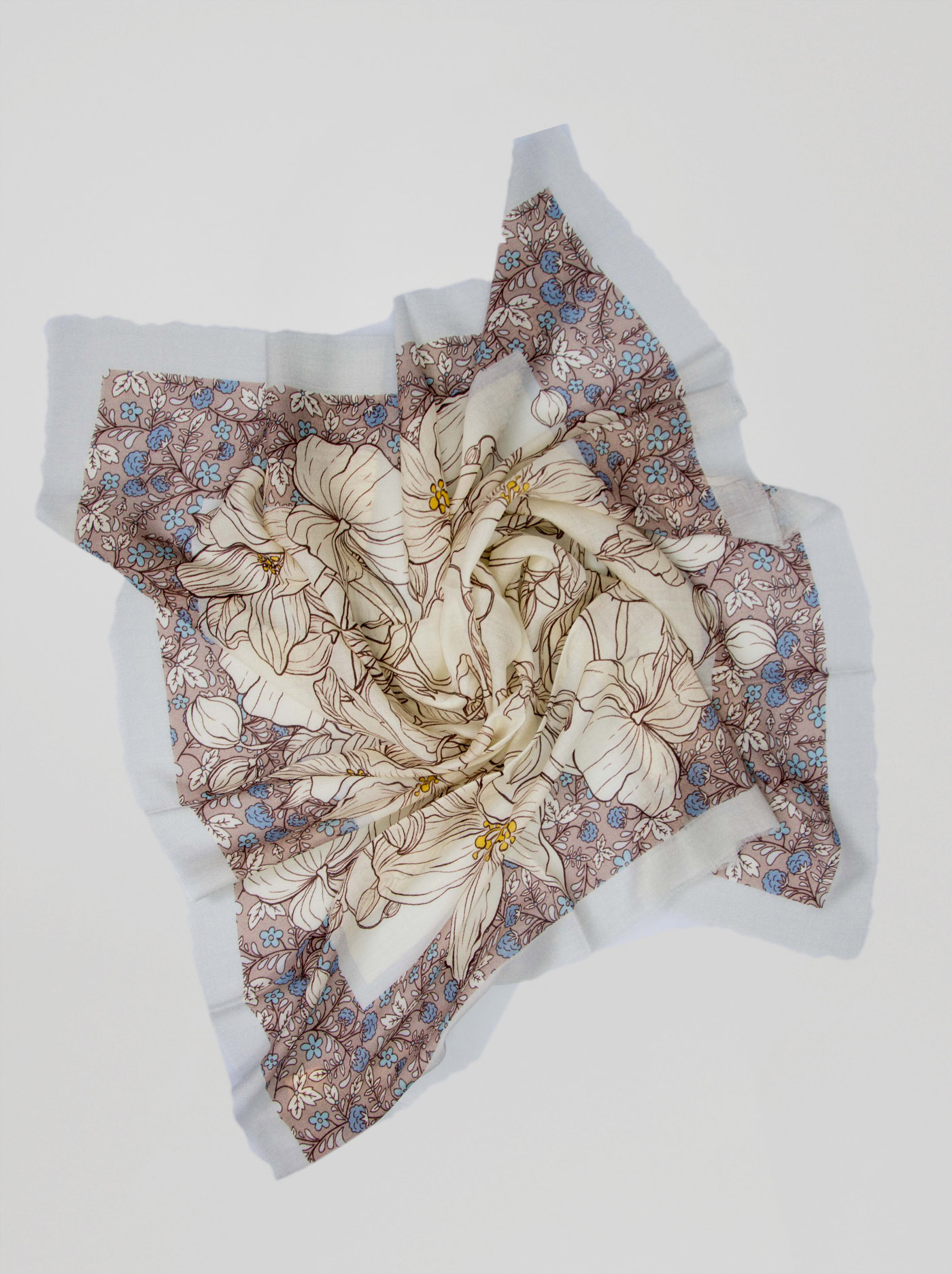 Lekka chusta 100 x 100cm z wełny w kwiaty zdjęcie 2