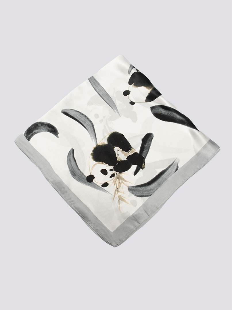 Apaszka jedwabna 68x68 cm w pandy zdjęcie 3