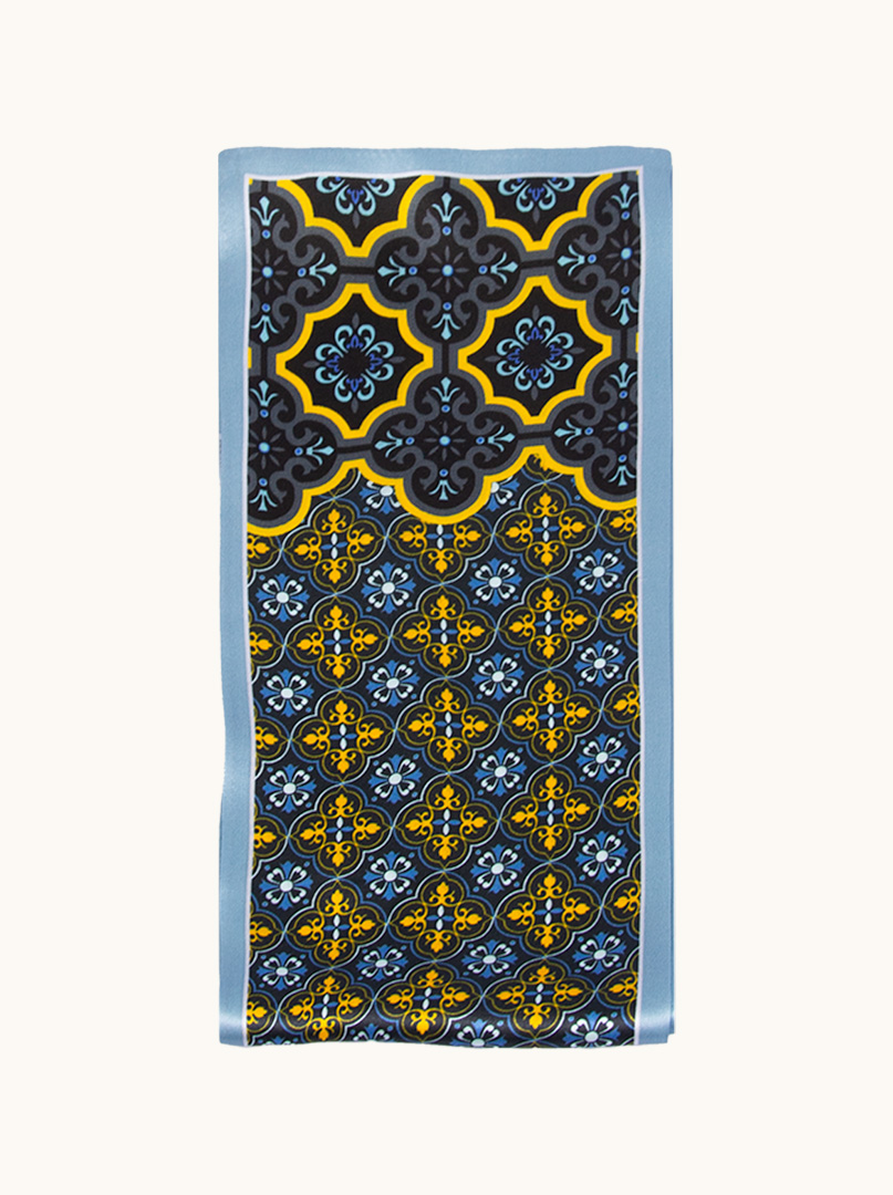 Dwustronny wąski szal z jedwabiu żółto-niebieski we wzory  15 cm x 150 cm zdjęcie 3