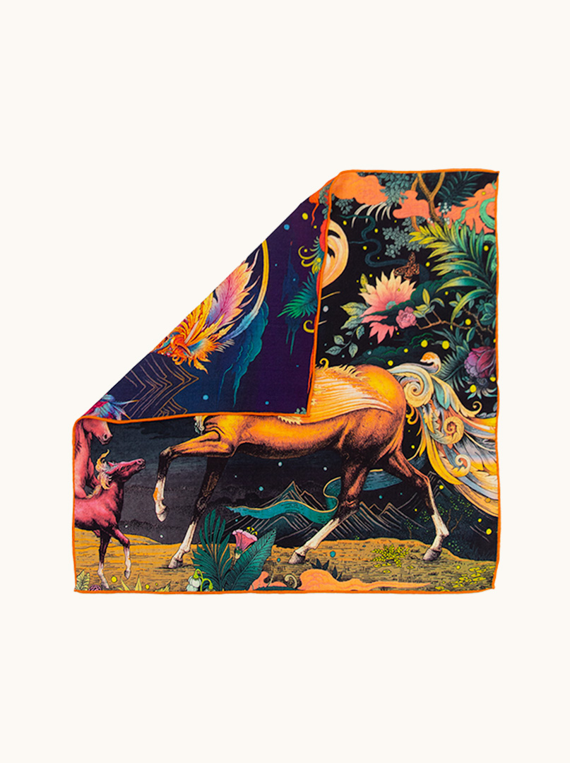 Apaszka średnia dwustronna z jedwabiu i wełny wielobarwna  z rysunkiem malarskiego konia zdjęcie 1