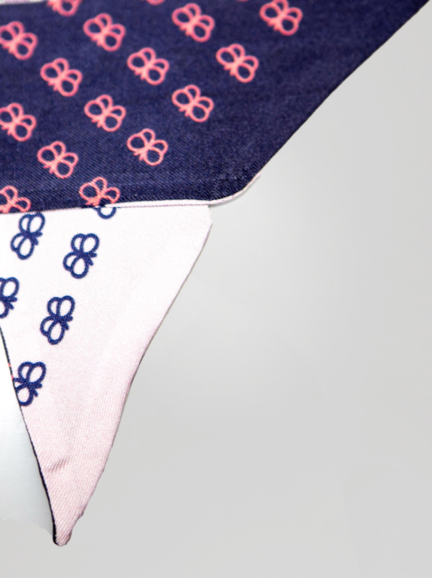 Jedwabna wstążka krawatka we wzory różowo-granatowa zdjęcie 2