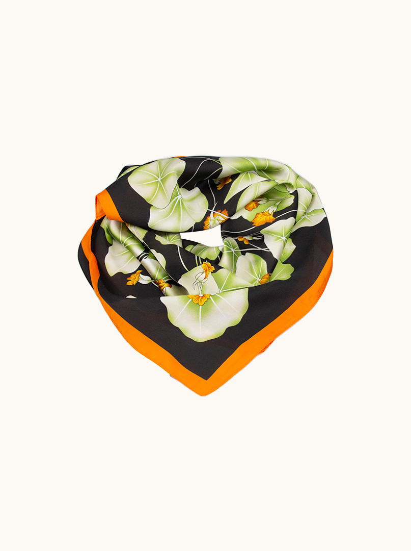 Apaszka z poliestru w kwiaty z pomarańczową obwódką 68cm x 68 cm zdjęcie 1