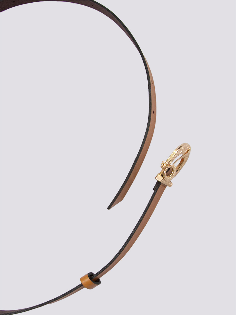 Wąski pasek skórzany jasnobrązowy z ozdobną klamerką i przywieszką w kształcie kółka LuAna zdjęcie 2
