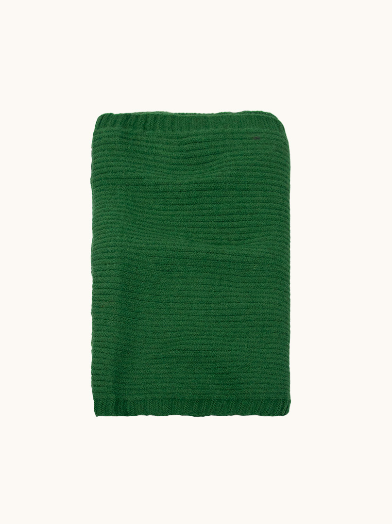 Gładki ciepły szalik prążkowany w kolorze ciemno zielonym zdjęcie 3