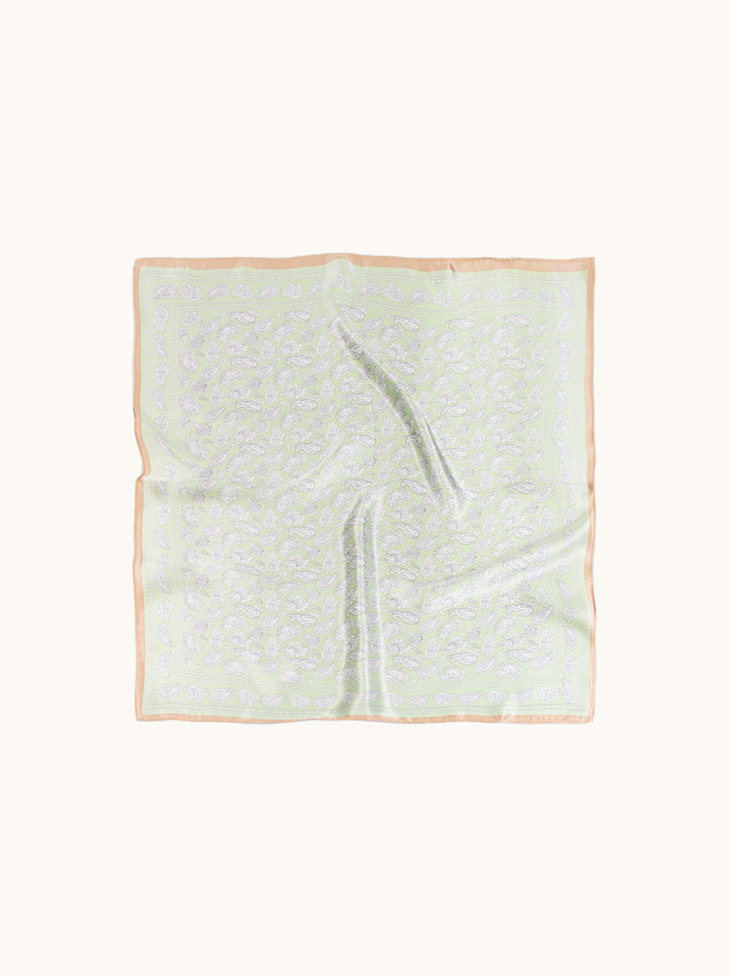 Mała apaszka jedwabna gawroszka seledynowa w paisleye  53x53 cm zdjęcie 3