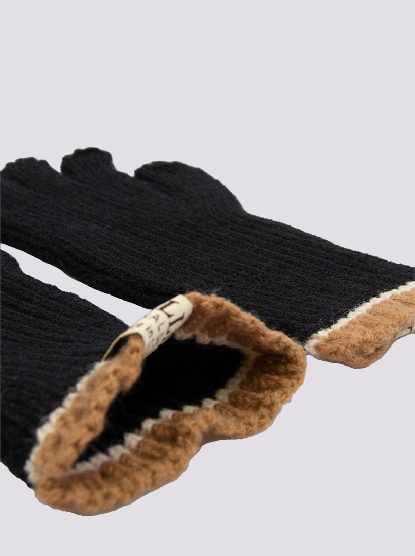 Krótkie rękawiczki grube dzianinowe czarne z brązową końcówką zdjęcie 4