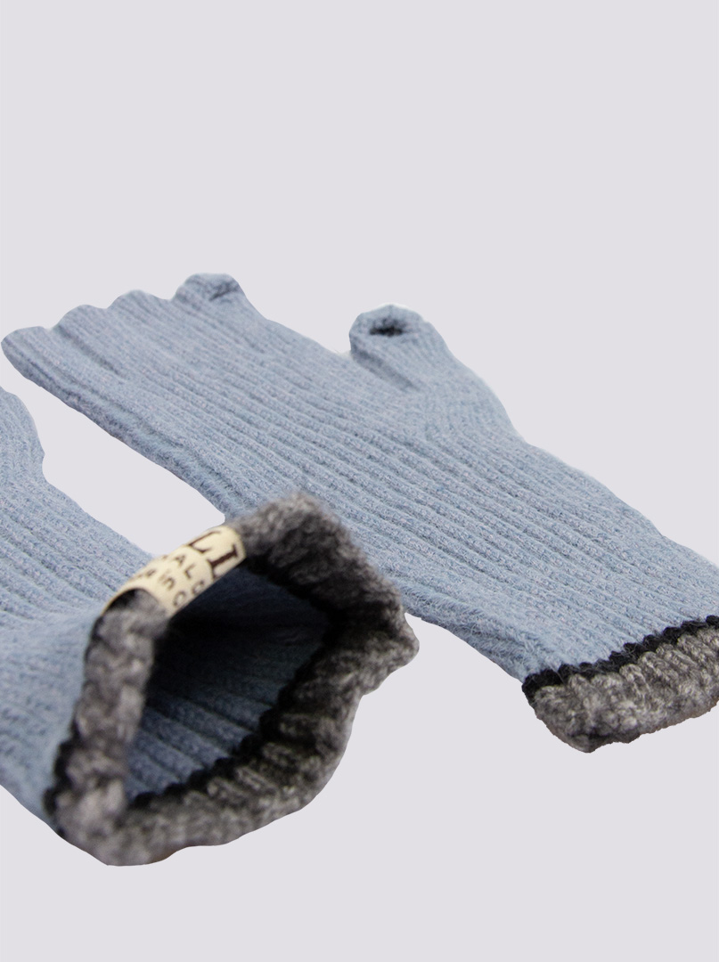 Krótkie rękawiczki grube dzianinowe błękitne z szarą końcówką zdjęcie 3