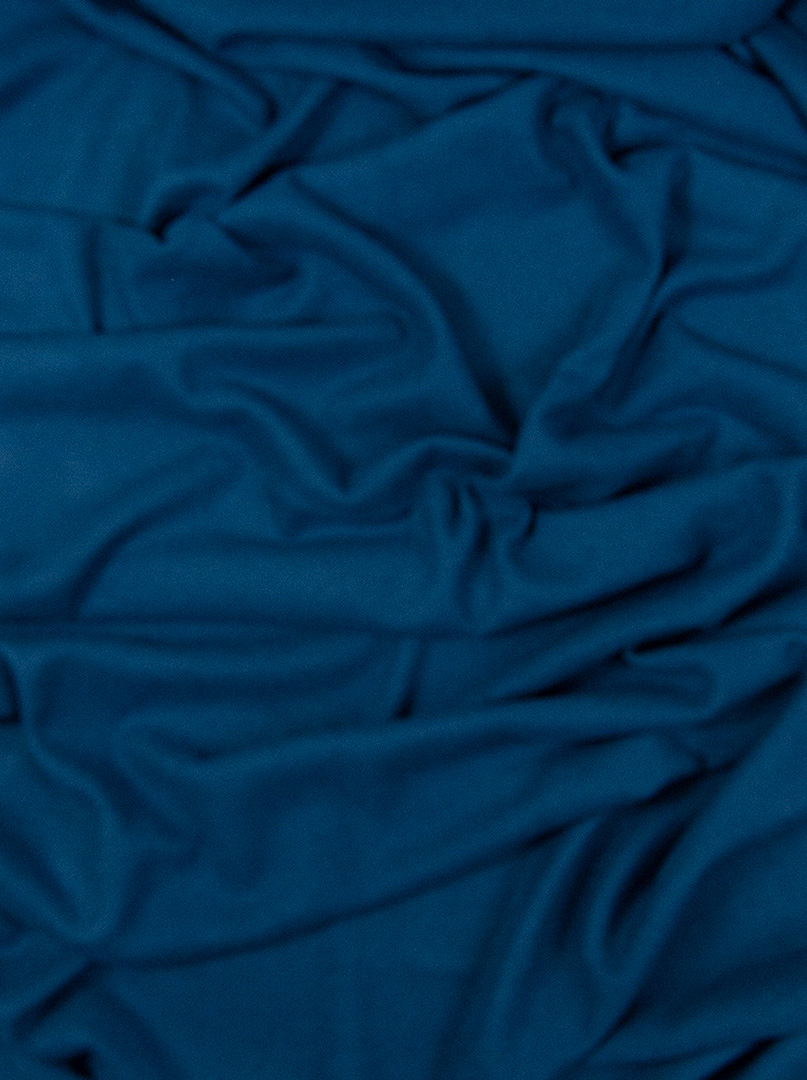 Niebieski gładki szalik z frędzlami zdjęcie 3