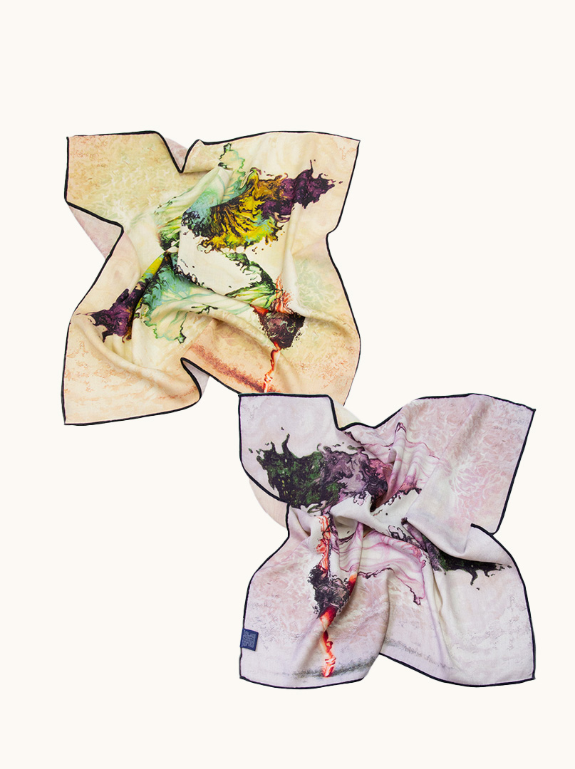 Apaszka średnia dwustronna z jedwabiu i wełny wielobarwna  z rysunkiem baletnicy zdjęcie 4