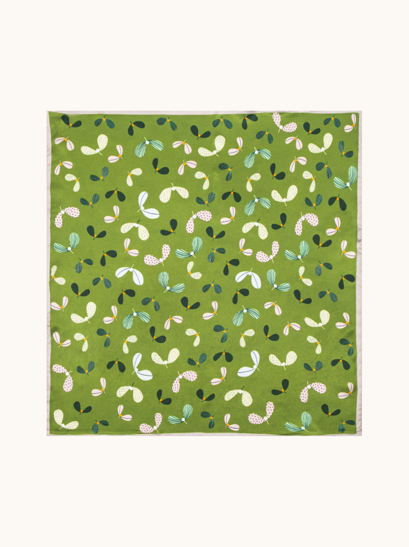 Mała apaszka jedwabna gawroszka zielona z botanicznym wzorem 53cm x53cm zdjęcie 2