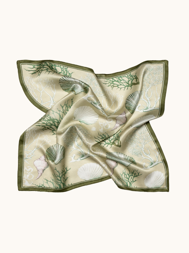 Mała apaszka jedwabna damska gawroszka zielona w muszelki 53cm x 53cm zdjęcie 3