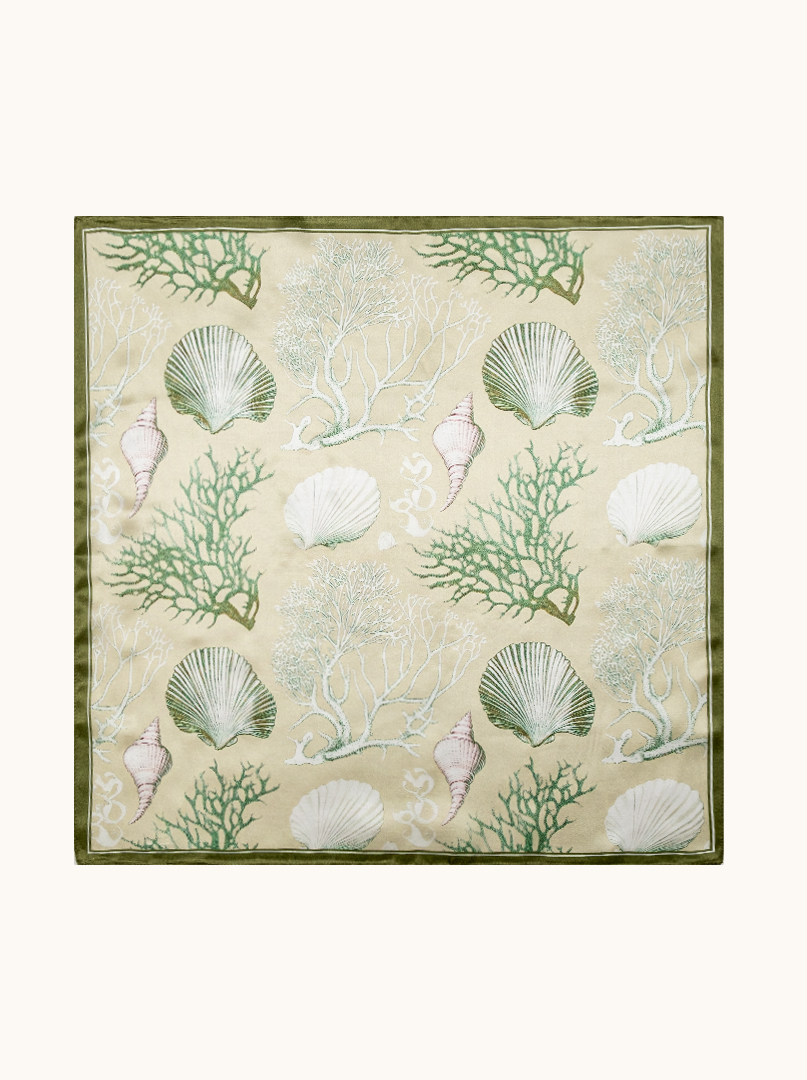 Mała apaszka jedwabna damska gawroszka zielona w muszelki 53cm x 53cm zdjęcie 2