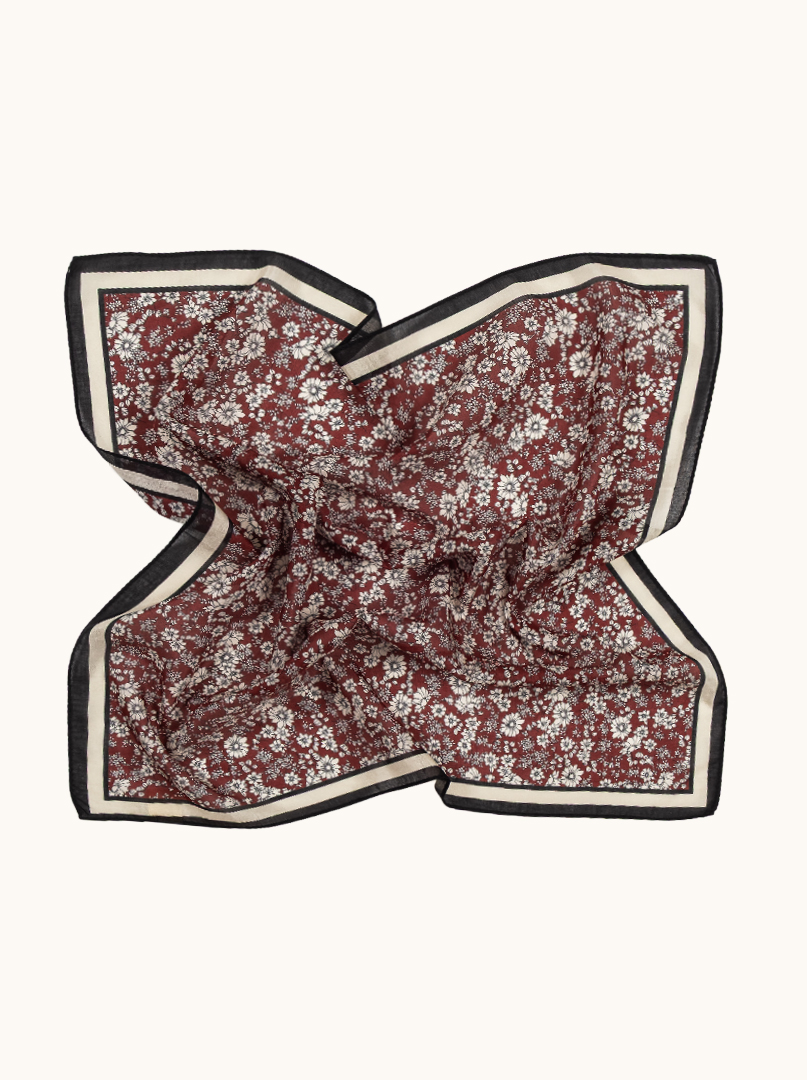 Mała apaszka bawełna z jedwabiem morwowym w kwiaty na bordowym tle  53cm x53cm zdjęcie 3