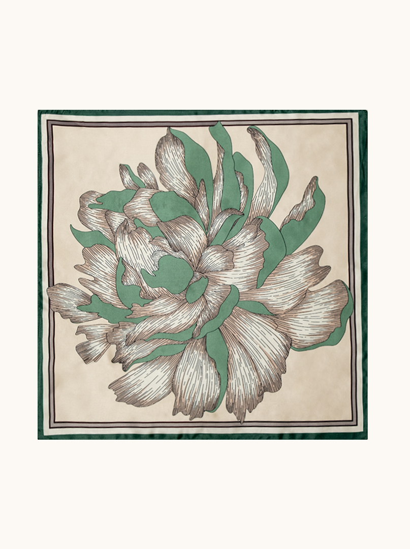 Mała apaszka jedwabna damska gawroszka zielona z kwiatem 53cm x 53cm zdjęcie 2