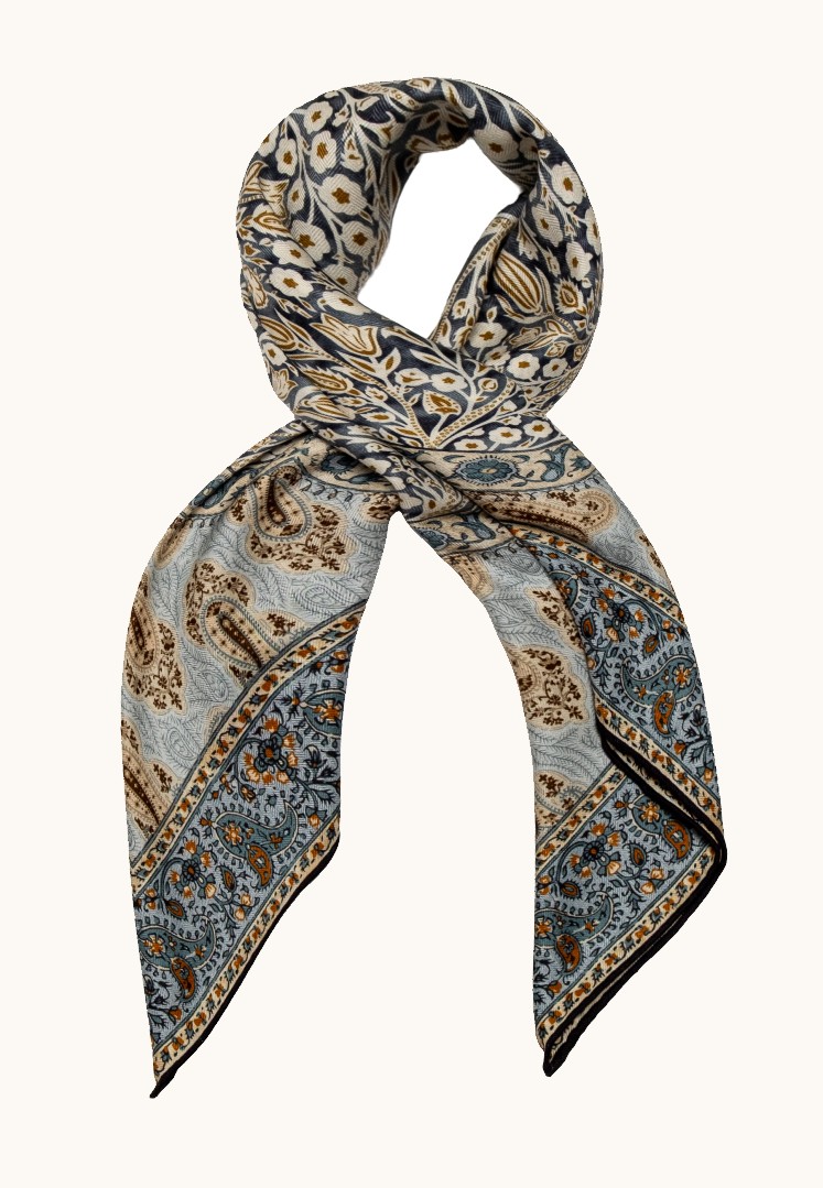 Duża apaszka wełna z jedwabiem z motywem kwiatowym i paisley 90x90 cm zdjęcie 2