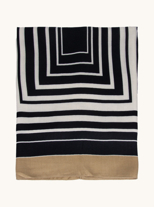 Szal czarny w geometryczny wzór 65x180 cm