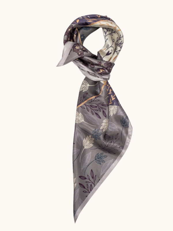 Apaszka jedwabna fioletowa z drobnymi kwiatuszkami 65x65 cm