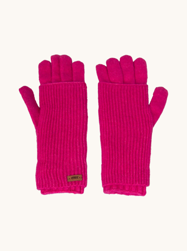 Wool gloves in fuchsia color
