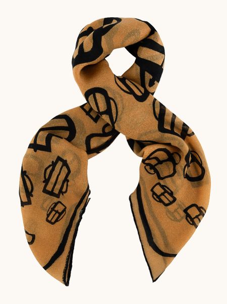 Chusta 100% wełna w kolorze camel w graficzny wzór  90x90 cm