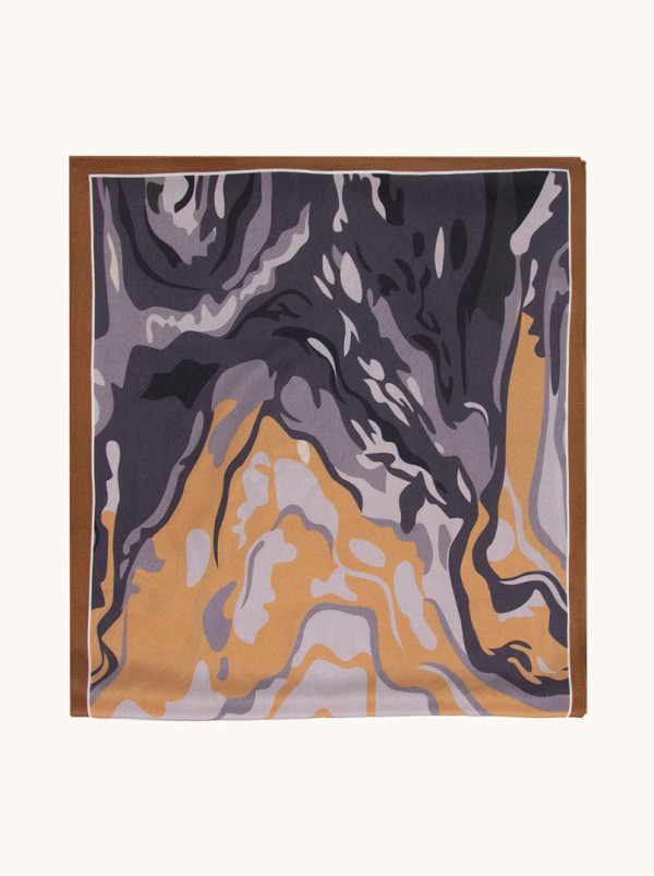 Szal jedwabny w odcieniach brązu z abstrakcyjnym wzorem 35 cm x 145 cm 