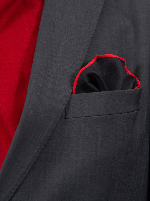 Czarna jedwabna poszetka