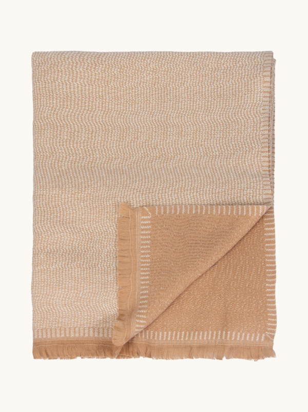 Ciepły szal beż w delikatny deseń 65 cm x 190 cm